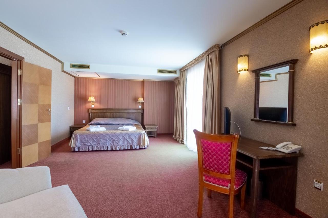 Mistral 4*